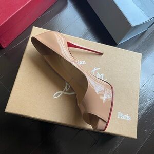 Louboutin shoes size 8